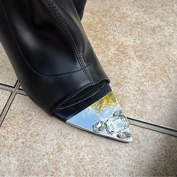 Elegant Black Over-the-Knee Boots - Picture 8 of 16